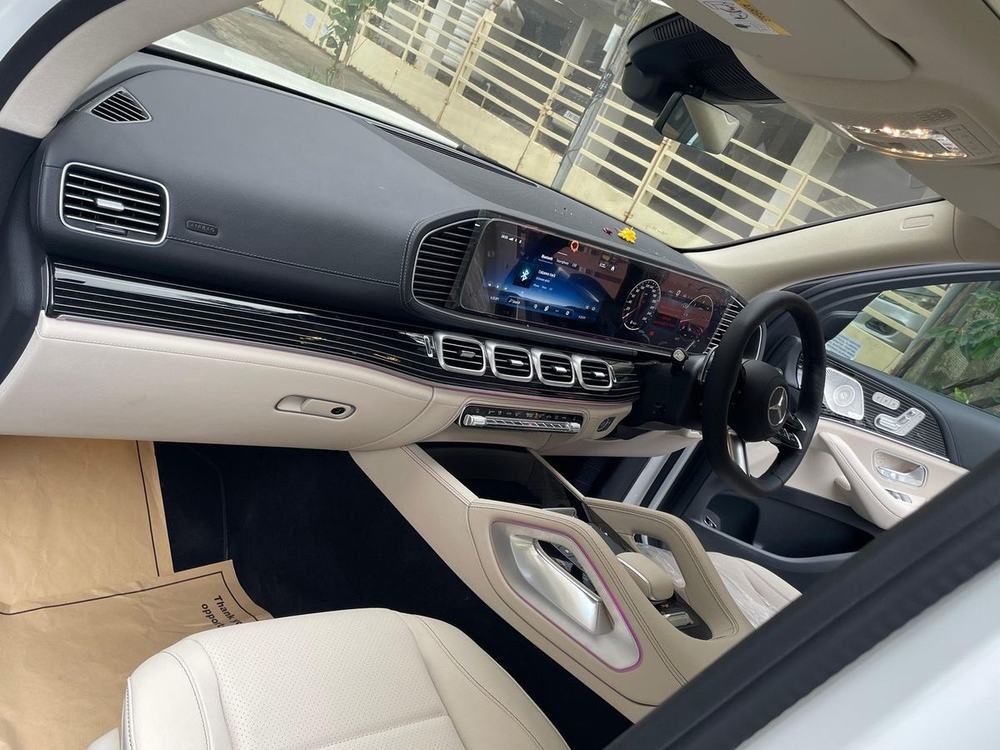 Mercedes-Benz GLS dashboard and twin screens – Om Shakthi Travels, Chennai