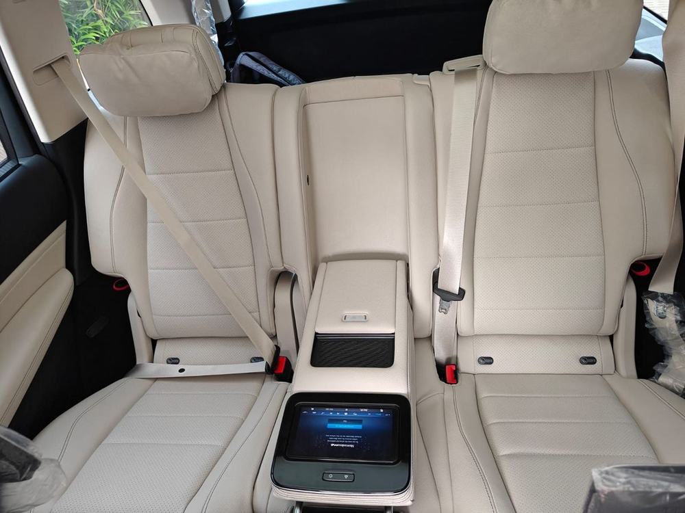 Mercedes-Benz GLS second-row seats with rear tablet – Om Shakthi Travels, Chennai