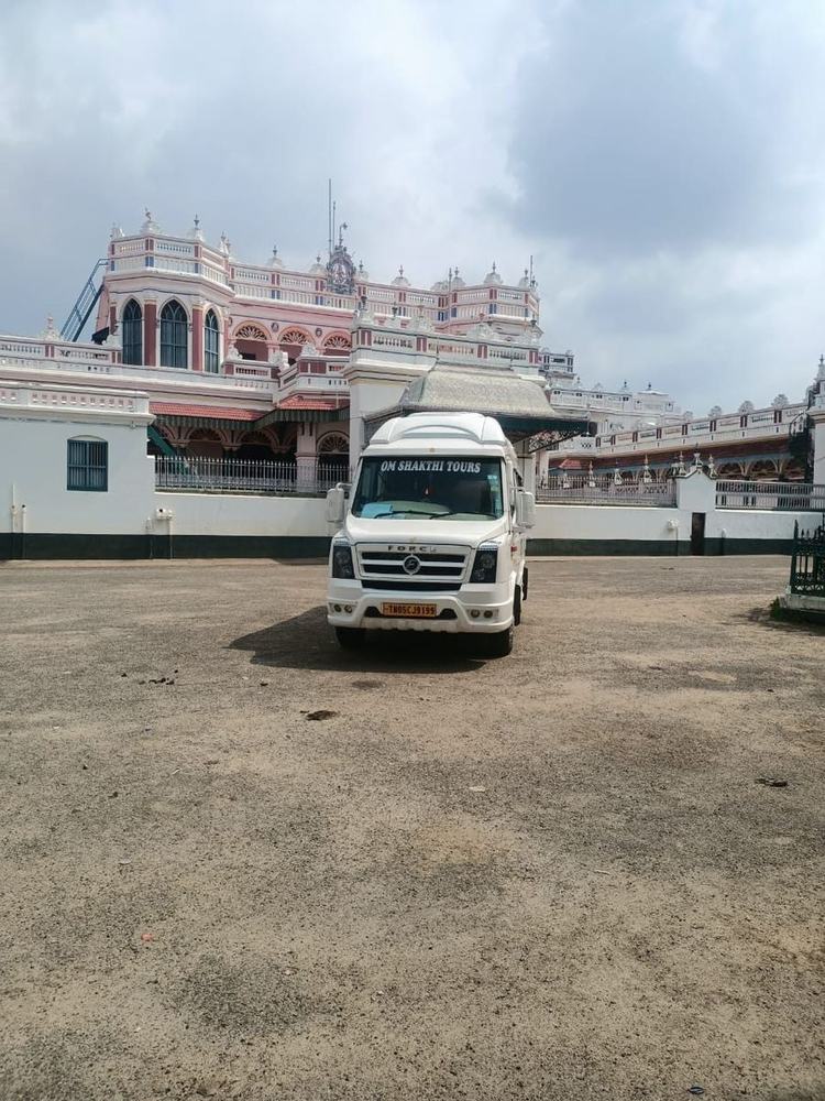 Traveller van outside a temple – Om Shakthi Travels, Chennai