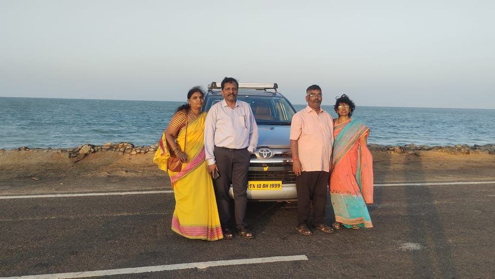 Guests on an ECR drive by the sea – Om Shakthi Travels, Chennai