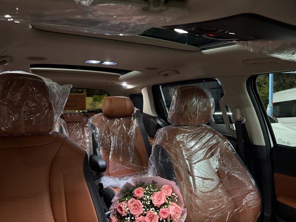 Kia Carnival cabin with captain seats – Om Shakthi Travels, Chennai