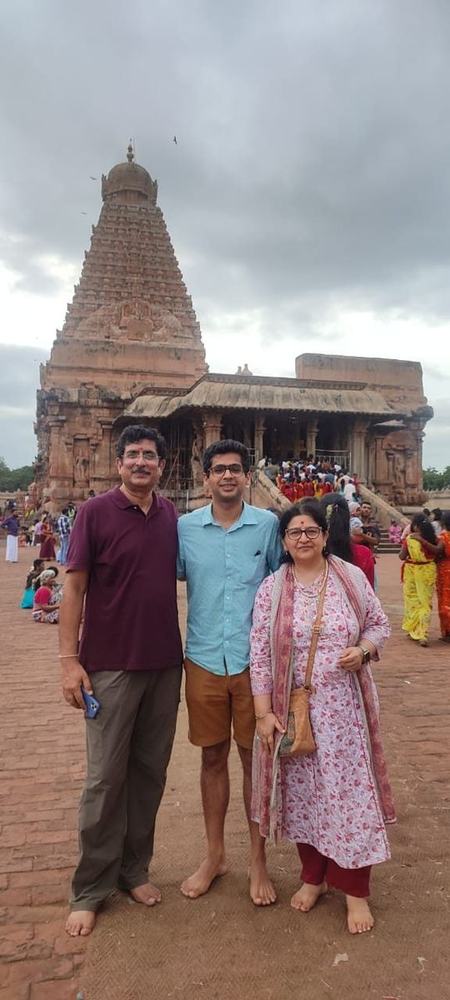 Guests at the Thanjavur Big Temple – Om Shakthi Travels, Chennai