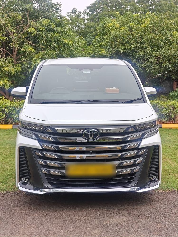 Toyota Vellfire chrome grille and headlamps – Om Shakthi Travels, Chennai