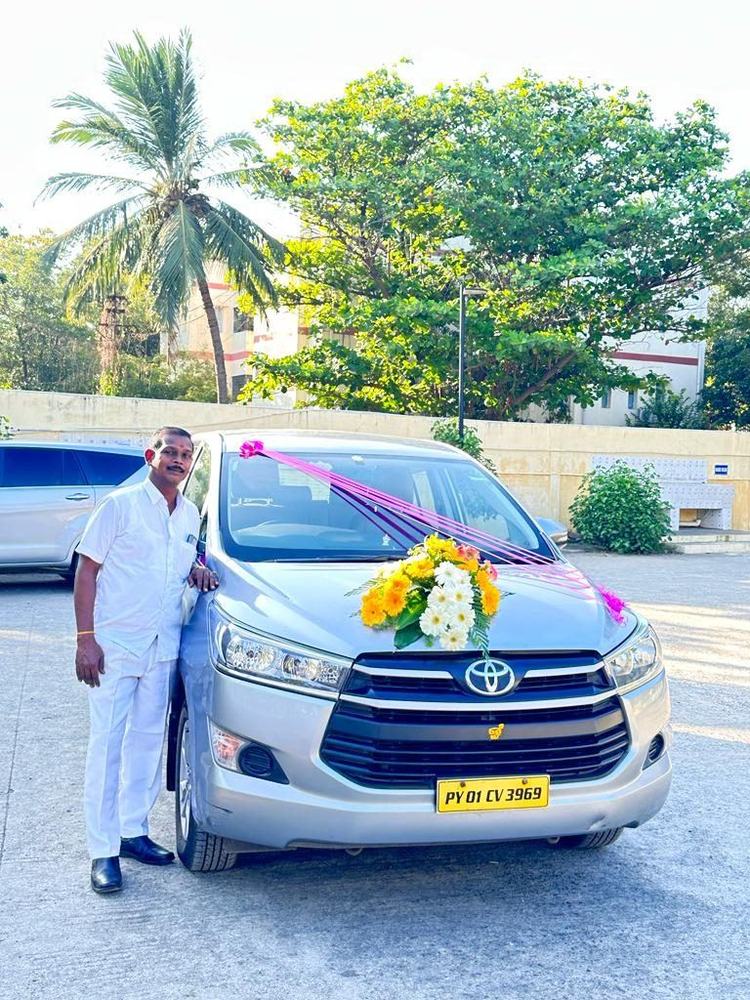 Chauffeur with a flower-decorated wedding car – Om Shakthi Travels, Chennai
